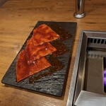 焼肉うしごろ - 期間限定の特選サーロインの残り3枚です。