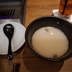 焼肉うしごろ - 濃厚コラーゲンのコムタンスープです。こちらもいつも注文します。