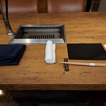 焼肉うしごろ - テーブル席です。