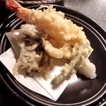 魚処 おお田 - 揚げたてを運んでくださいます