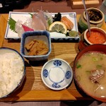 どんぶり居酒屋 喜水丸 KITTE博多店 地下1F - 朝の刺身定食(貝汁に変更)