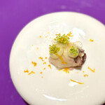 IL TEATRINO DA SALONE - 真蛸に茴香とフェンネルの花を飾り､オレンジを散らして見た目と味にアクセントを付けています。優しく柔らかな食感｡