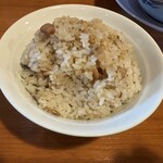 きく屋 - 正面の「窪み」は、煮玉子を避難させた跡