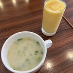 カトマンドゥカリーPUJA - スープとマンゴーラッシー