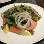 ダイニング＆バー アプローズ - サーモンサラダ