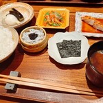 神楽坂 石かわ - ご飯
      金目鯛 辛子醤油
      独活 牛蒡
      しらすおろし
      しじみ汁　出汁のみ