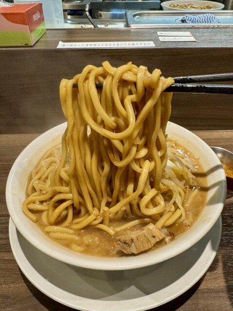 大阪のおすすめ二郎系ラーメンならここ」と複数人からの推薦店