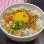 野郎ラーメン - 背脂＋タレ ニンニクライス