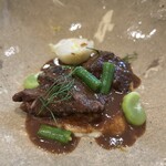 レストラン　ノリ　エ　ノジ - Poisson マグロの頬肉の赤ワイン煮込みにバースニップ 季節野菜を添えて