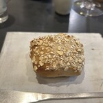 レストラン　ノリ　エ　ノジ - ひまわりの種のパン