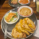 アジアンダイニング　ヤミー - 奥 抹茶チーズナン、手前 かぼちゃチーズナン