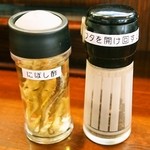 らーめん香澄 - にぼし酢、ブラックペッパー