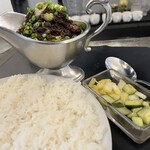 東京ボンベイ - ✅キーマカレー(鶏・野菜) ＲＥＤ大盛¥1.100！
      　※赤有り(辛さUP)
      　※ご飯、中盛り、大盛り無料
      　※ピクルス、アイスミニチャイ、チョコ付き
      　※キャッシュオンリー