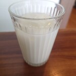 ロビンズインドキッチン - ラッシーは+100円