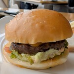 シースケープ テラス・ダイニング - チーズアボカドハンバーガー