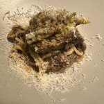ユニコ - 牛テールとアスパラハーブのパスタ