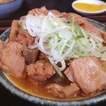 もつ煮 太郎 - 柏IC付近のディープなもつ煮を売りにするお店。昼時とはいえ凄い行列が…色んなメニューがある中で皆もつ煮定食。プリップリのもつ煮がうまい！安い！@柏市 もつ煮太郎