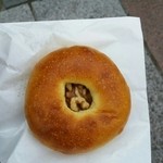 ぶーる・ぶーる・ぶらんじぇり - あんcoco 160円。
      あんことココナッツ入り。
      