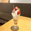 カフェノイモンド  - 苺パフェ