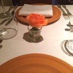 ラ・プロヴァンス・グルマン・オリヴィエ - テーブルセッティング可愛い♡
            お花を見たら癒されるって、わたしったらやっぱり病んでます(>_<) 