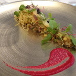 コンヴィヴィアリテ - ビーツのソースが色鮮やか