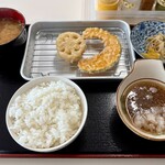 天ぷら定食の店 あつあつ揚立てっちゃん - 上天ぷら定食の基本部分と天ぷらの一部（かぼちゃとレンコン）