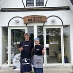 豚丼カフェばっくやーど - 店主と奥様