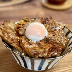豚丼カフェばっくやーど - 温泉卵付き