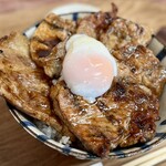 豚丼カフェばっくやーど - 温泉卵付き
