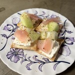 スタンド4坪らばー - メロンと生ハムのパイ