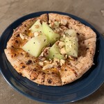 スタンド4坪らばー - メロンとナッツのピザ