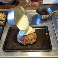鉄板和食とワイン 萬鉄 - とろっとろのチーズ！