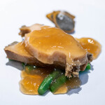 レストラン オオツ - 2025.6 地物黒鮑（あわび）とインゲン豆の冷製ゼリー寄せ