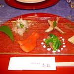Furansu Kaiseki Takahashi - 繊細な前菜の盛り合わせです。