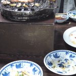 銀華亭 - テーブルと焼き台