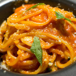 トラットリアチンクエポンテ - フレッシュトマトとモッツァレラとバジルのソースパスタ(ハーフ)