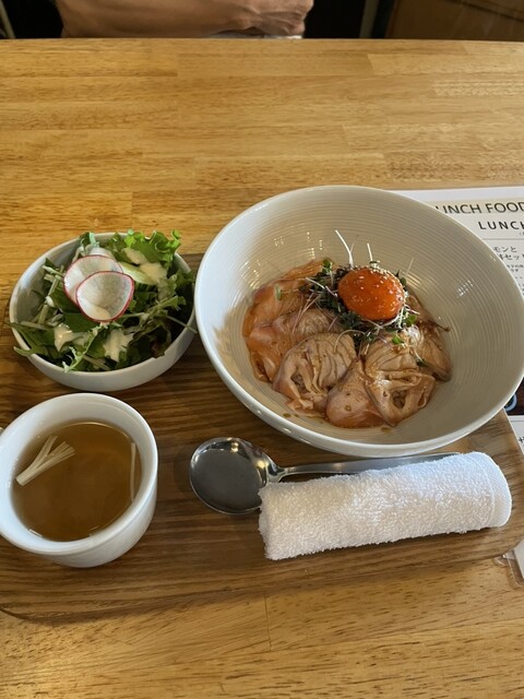 SALMONBAL PARTIA photo 3