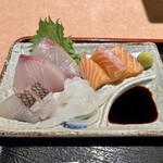 市場食堂 よし - 定食の刺身盛