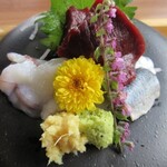 人と木 - 刺身は鯨など3品でとても新鮮