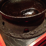 Aigamo Ippin Toriyasu - 重厚な鉄鍋
