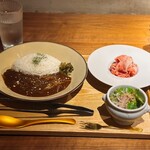 個室焼肉 夢幻邸 - 炙り和牛カルビの焼肉カレー