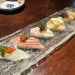 厳遊庭 - 炙りにぎり五種盛り（鯛・サーモン・カンパチ・帆立・鳥貝）