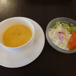 御影公会堂食堂 - セットのスープとサラダ