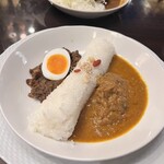 天馬屋 下北沢店 - ハーフハーフ、キーマカレーと薬膳チキンカレー