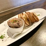 ピッツエリアバール　CACTUS　D'ORO - ・若鶏レバームース　バゲット添え（￥750）