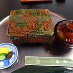 うなぎ割烹　玉勘 - 2024年5月　鰻重（特）ふたオープン前