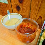 えぞ菊 - 卓上常備の"摺りおろし大蒜"と"辛味噌"。