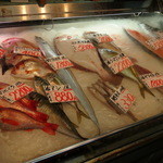 Uowaka - 店内の鮮魚売場