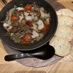 暁タップス - しょっつる出汁のアヒージョ1,320円