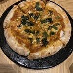 暁タップス - 有機トマトとバジルのピザ1,760円